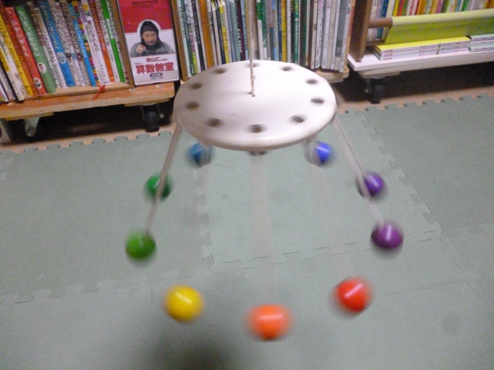 絵本と積木のひろば 福岡 あかちゃん童具ケルンボールで遊びましょう