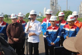 Jokowi Pecat Pejabat Pertamina Akibat Impor Pipa, Luhut: Padahal Bisa Buat di Indonesia