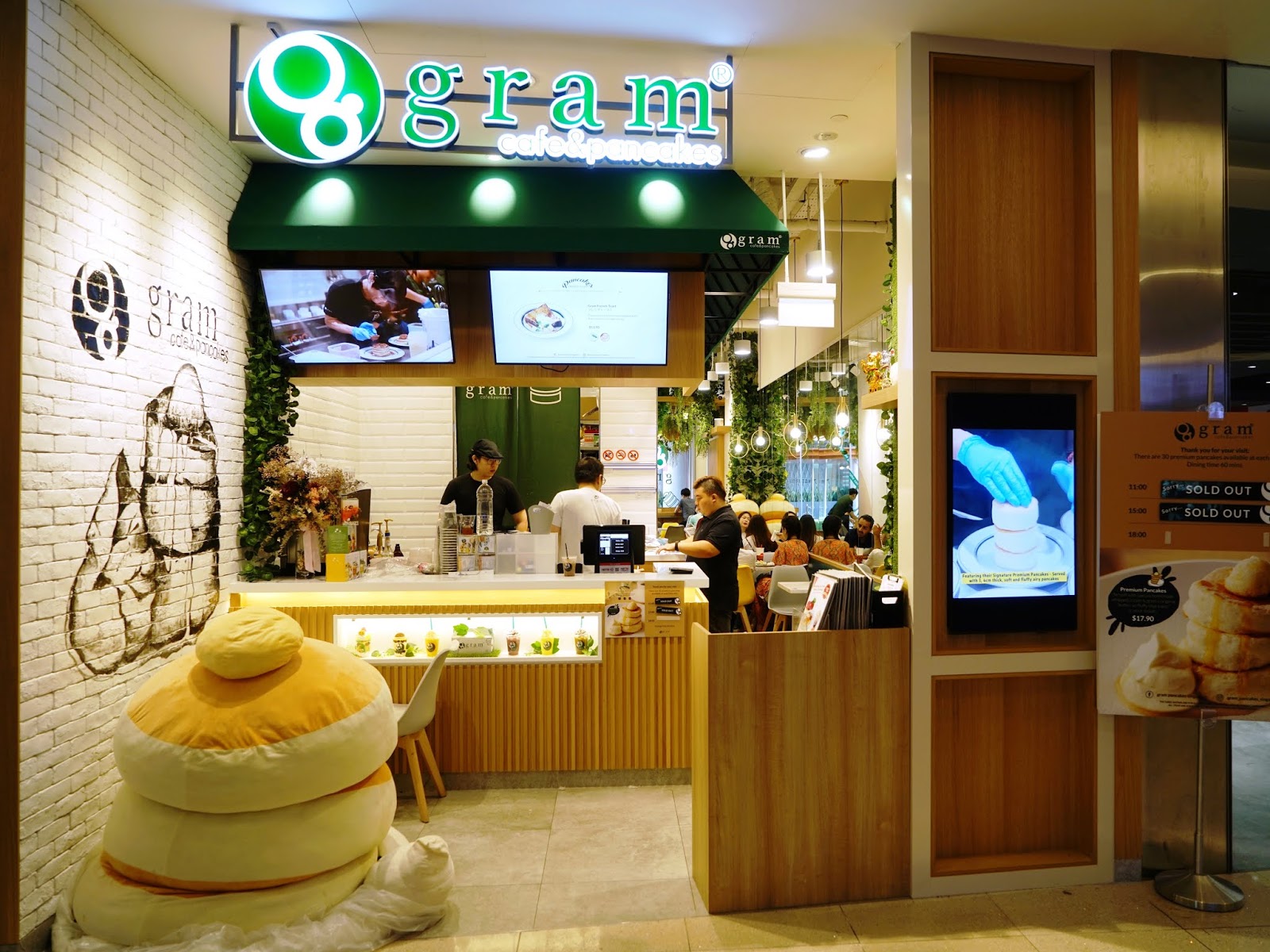 PinkyPiggu Gram Cafe & Pancakes Singapore Vivocity The Fluffiest