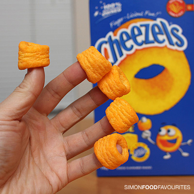 05_20120703_4112-Cheezels-vs-Toobs_cheezel-just-fit-on-fingers,-i-used-to-have-smaller-fingers-or-they%27ve-made-them-smaller.jpg