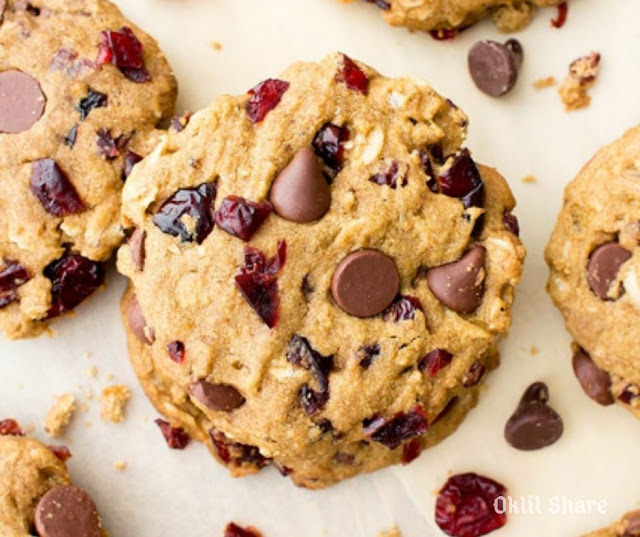 Vegan Cranberry Chocolate Chip Cookies