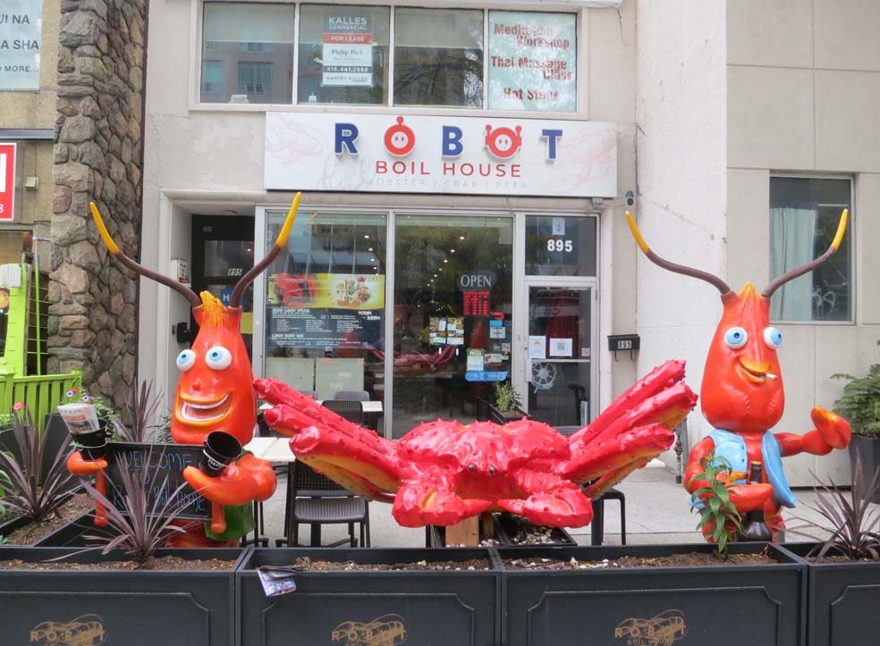 Yonge and Roxborough News