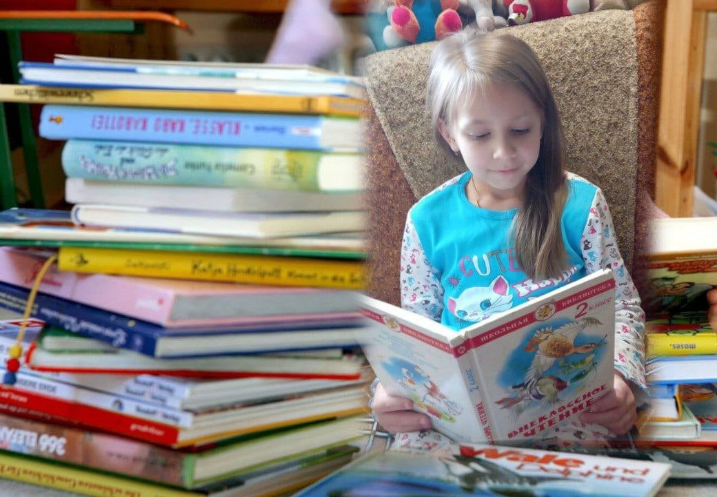 держит раскрытую книгу. вершигоры. природа человека. чистые камушки лиханов книга. листая страницы жизни.