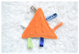 mini doudou étiquettes triangle minkee orange