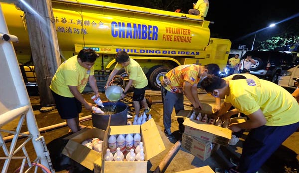 Chamber Volunteer Fire Brigade Disinfects Bacolod City Streets, Bacolod blogger, Bacolod City, volunteer firefighters, covid-19, firetruck, Bayanihan sa Bacolod, concerned citizens, Zonrox bleach, water, disinfecting Bacolod City