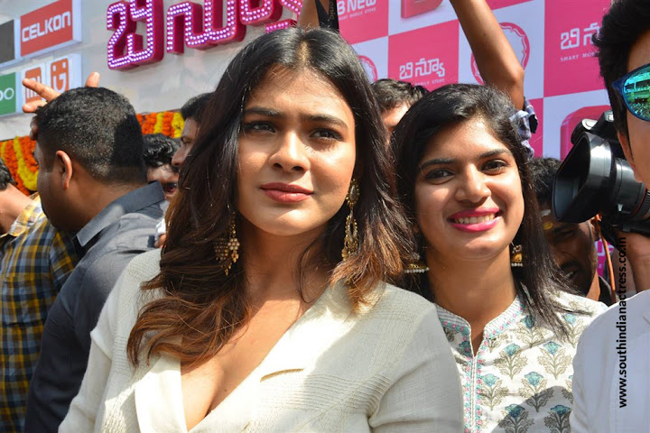 Hebah Patel launches B New Mobile Store at Tenali