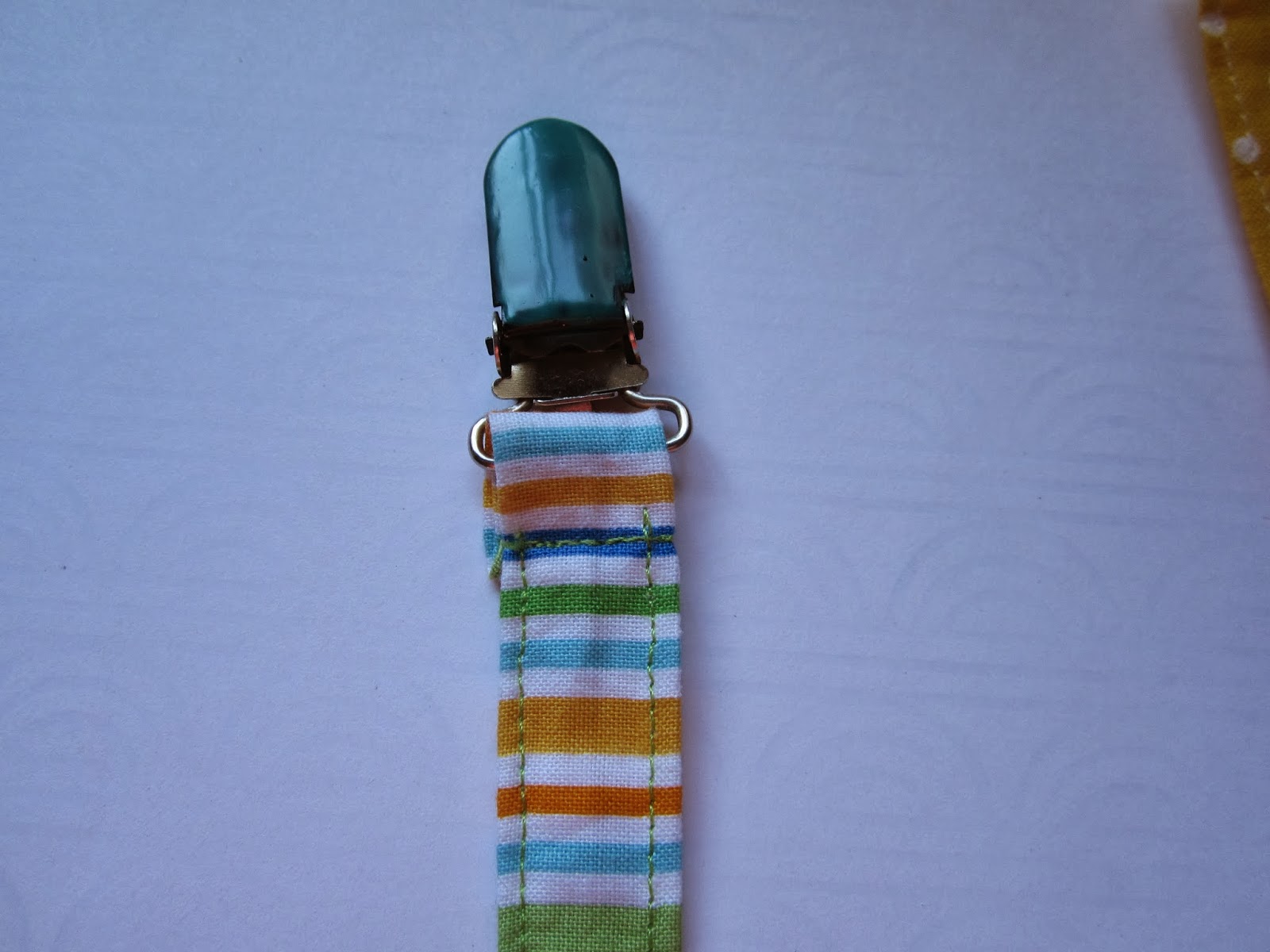 crafty couple Fabric Pacifier Clip Tutorial