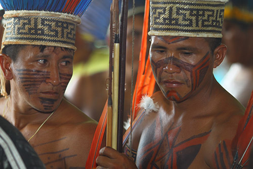 Indígenas da etnia Kaxuyana, de Oriximiná, protestam contra demissão de enfermeiro