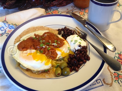 eggs, corn tortillas, hatch chilies, sauce, black beans