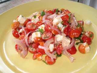 Salata de rosii cherry cu telemea