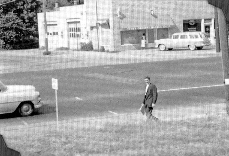 30 Candid and Intimate Photographs of Elvis Presley on the 27Hour