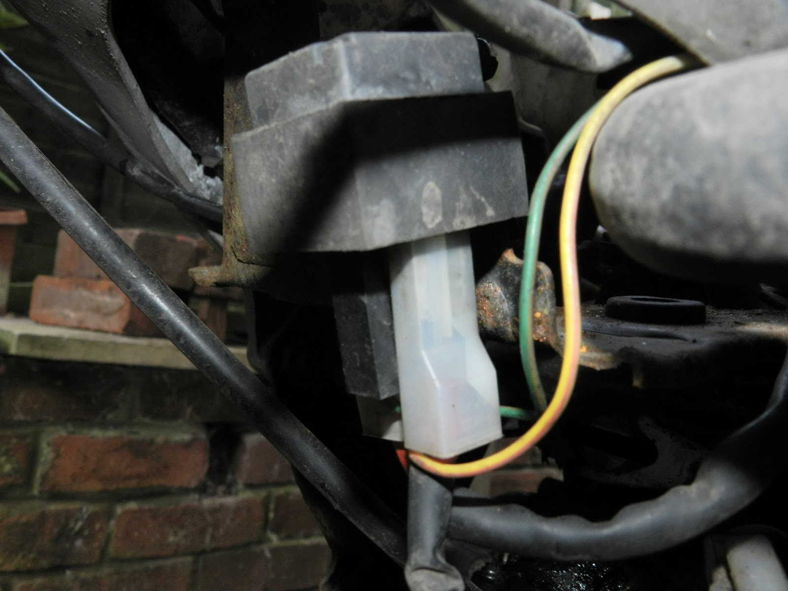 APRILIA RS 125 Aprilia RS 125 starter relay removal refitting