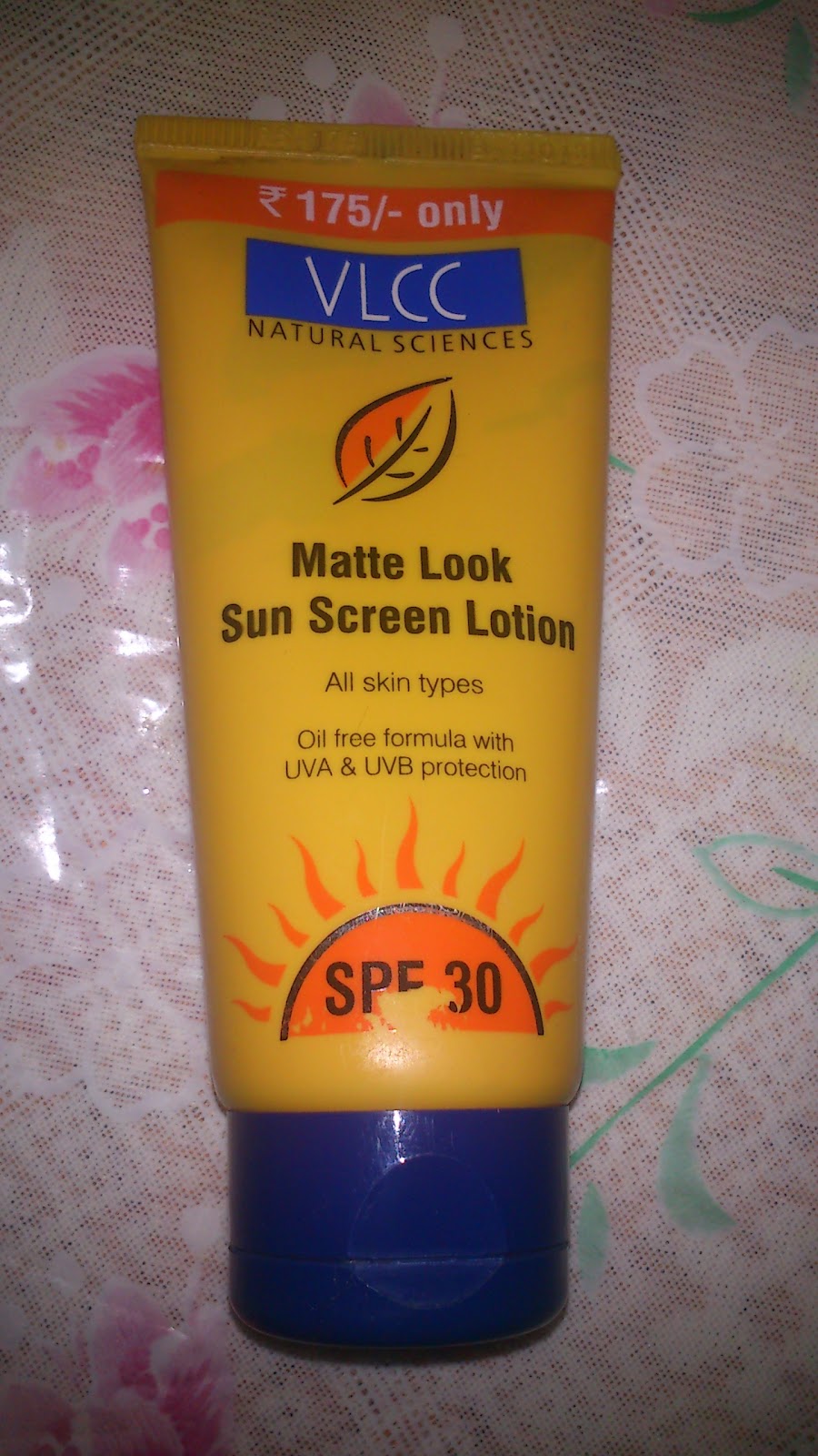 Feeling Beautiful VLCC Matte Look Sunscreen Lotion SPF 30.
