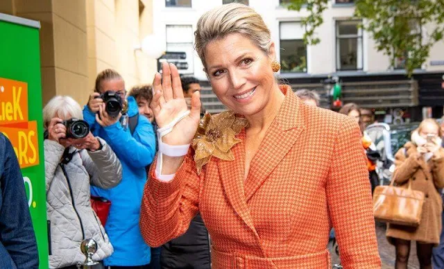 Queen Maxima wore a pantsuit from Natan, and Natan brooch, and Natan clutch. She wore nappa leather pumps from Gianvito Rossi