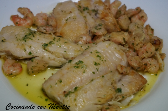 Pescado con gambas al ajillo