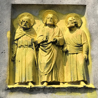 A photo of three carved saintly figures on a tomb - they have been spray painted a yellow/gold colour.  Photo by Kevin Nosferatu for The Skulferatu Project.