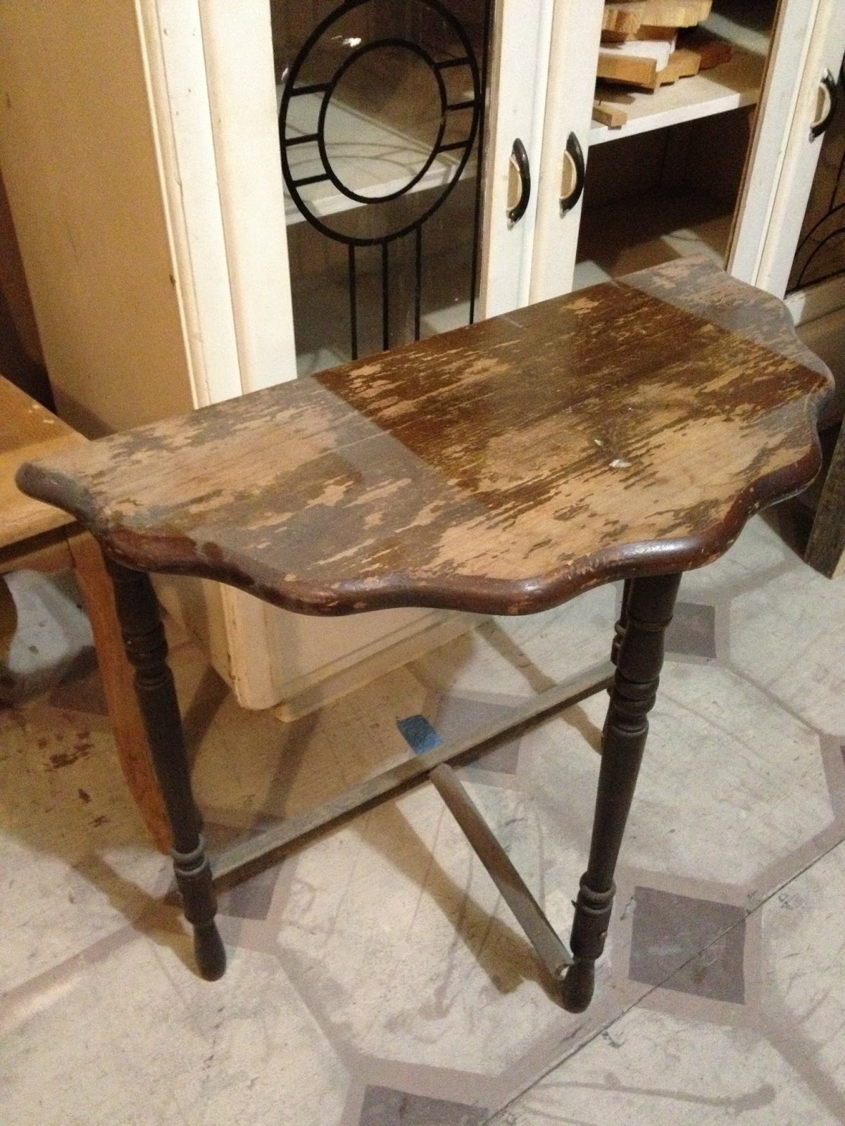 MacGIRLver Once in a Half Moon; half moon table makeover