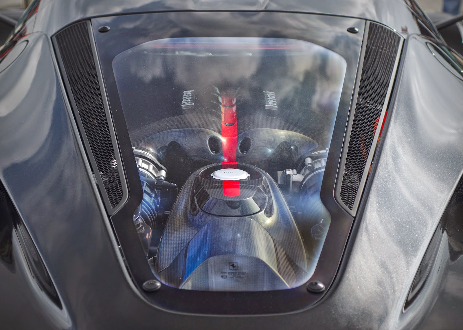 Ferrari laferrari engine
