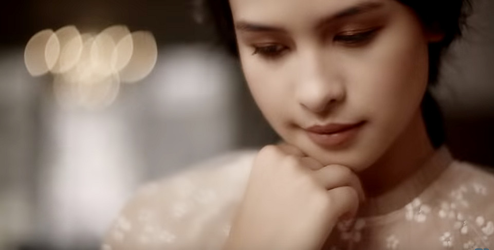 Maudy Ayunda - Kamu & Kenangan (Lirik & Video) - WEB | LOVEHEAVEN 07