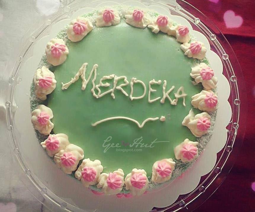 GeeHut: Kek merdeka pandan layer