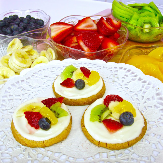 {VIDEO} Sugar Cookie Fruit Pizza with Cream Cheese Frosting The