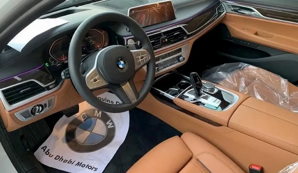 بي ام دبليو BMW 2021 الفئه السابعه 730 - سعر ومواصفات في السعوديه