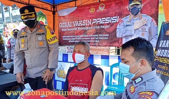 Kapolres Pamekasan Pantau Giat vaksin presisi mobile Di Pasar Tradisional