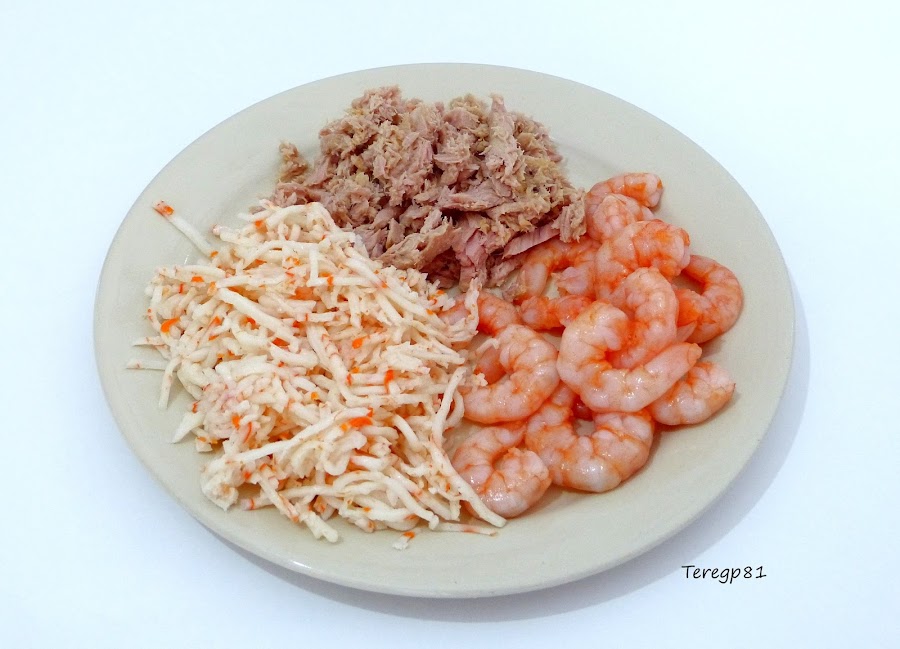 surimi, atún y langostinos