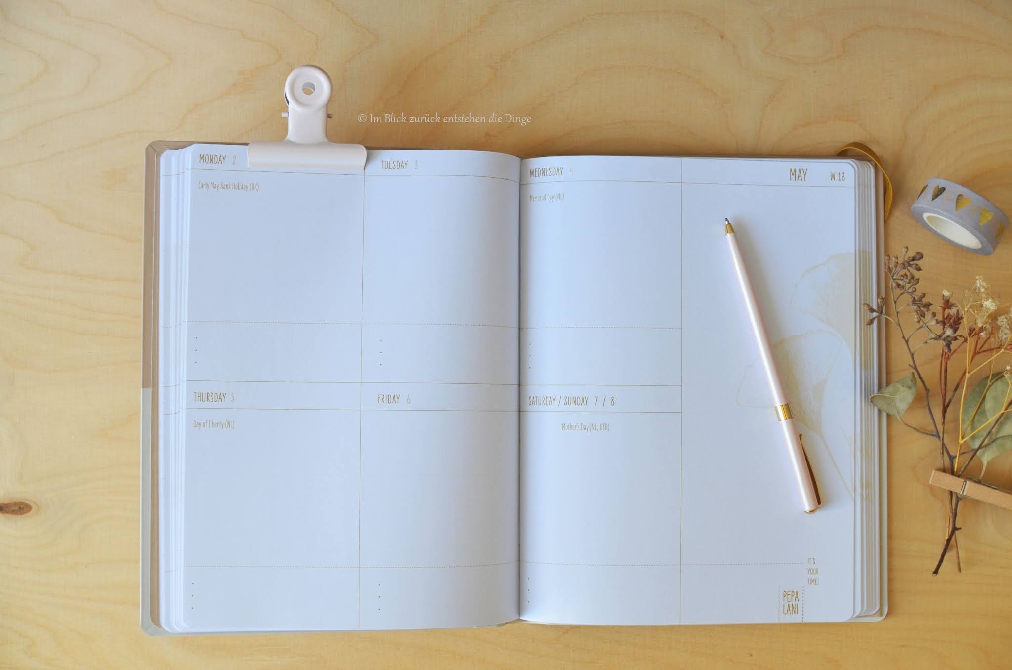 Im Blick zurück entstehen die Dinge: Kalender 2022 von Pepa Lani + 50%