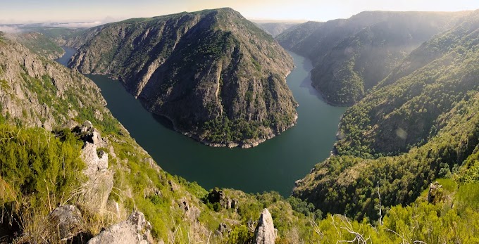 1. Uma paisagem de rios, rias e ruas.