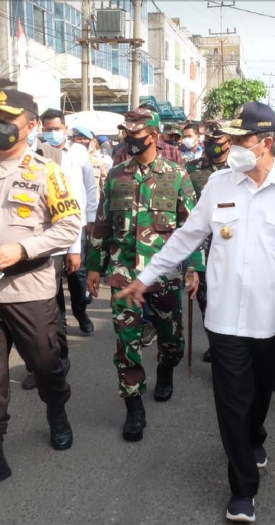 Kapolda Riau Bersama Pangdam I BB Mengajak Gubernur Riau Untuk Taja Kegiatan Peduli Masyarakat Untuk Cegah Covid-19 Kapolda Riau Bersama Pangdam I BB Mengajak Gubernur Riau Untuk Taja Kegiatan Peduli Masyarakat Untuk Cegah Covid-19