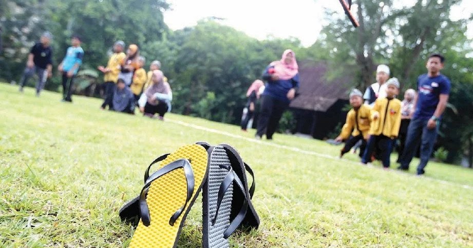 Permainan Tradisional Orang Melayu : Manfaat Bermain Bakiak - Godong