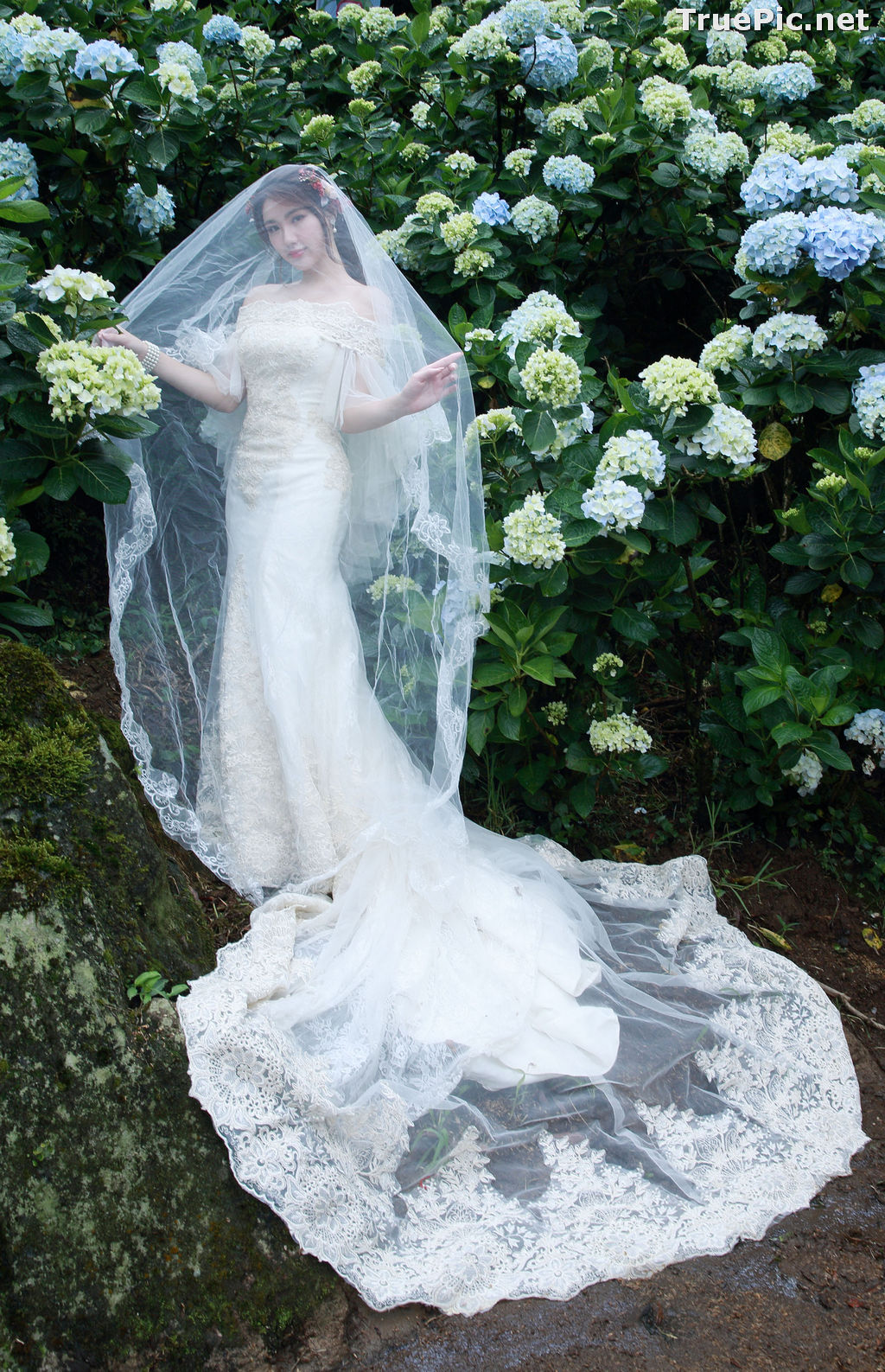Image Taiwanese Model - 張倫甄 - Beautiful Bride and Hydrangea Flowers - TruePic.net - Picture-33