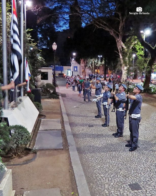 Arriamento das Bandeiras Quartel do Comando Geral da Policia Militar SP Descubra Sampa Arriamento das Bandeiras Quartel do Comando Geral da Policia Militar SP Descubra Sampa