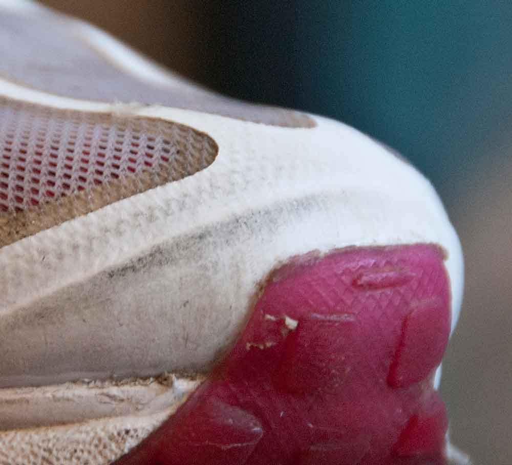 The Women Survival  Book How to clean white rubber on the sneakers.