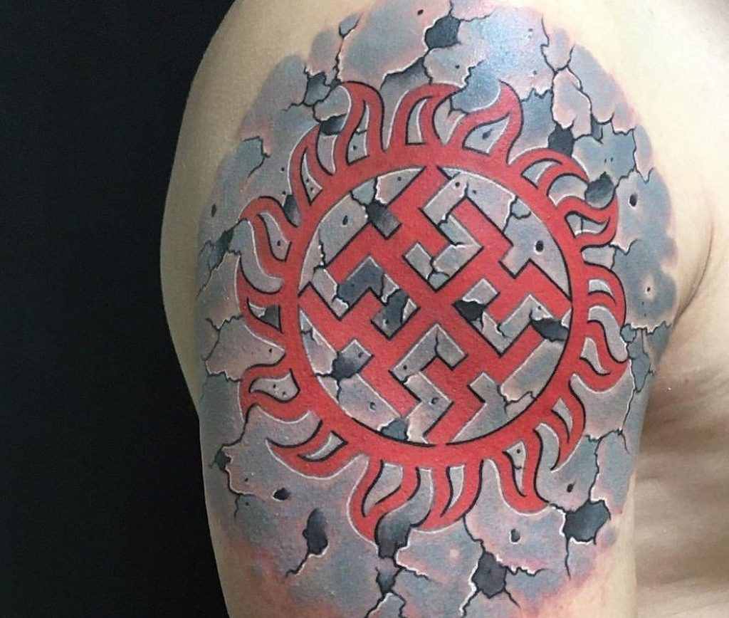 Tatuaje de amuleto en la piel