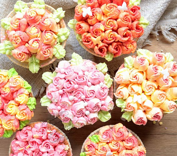 Des cupcakes en forme de fleurs  Spéciale pour la fête des mères