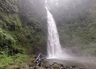 Nungnung Waterfall o Cascada Nungnung, Isla de Bali, Indonesia.