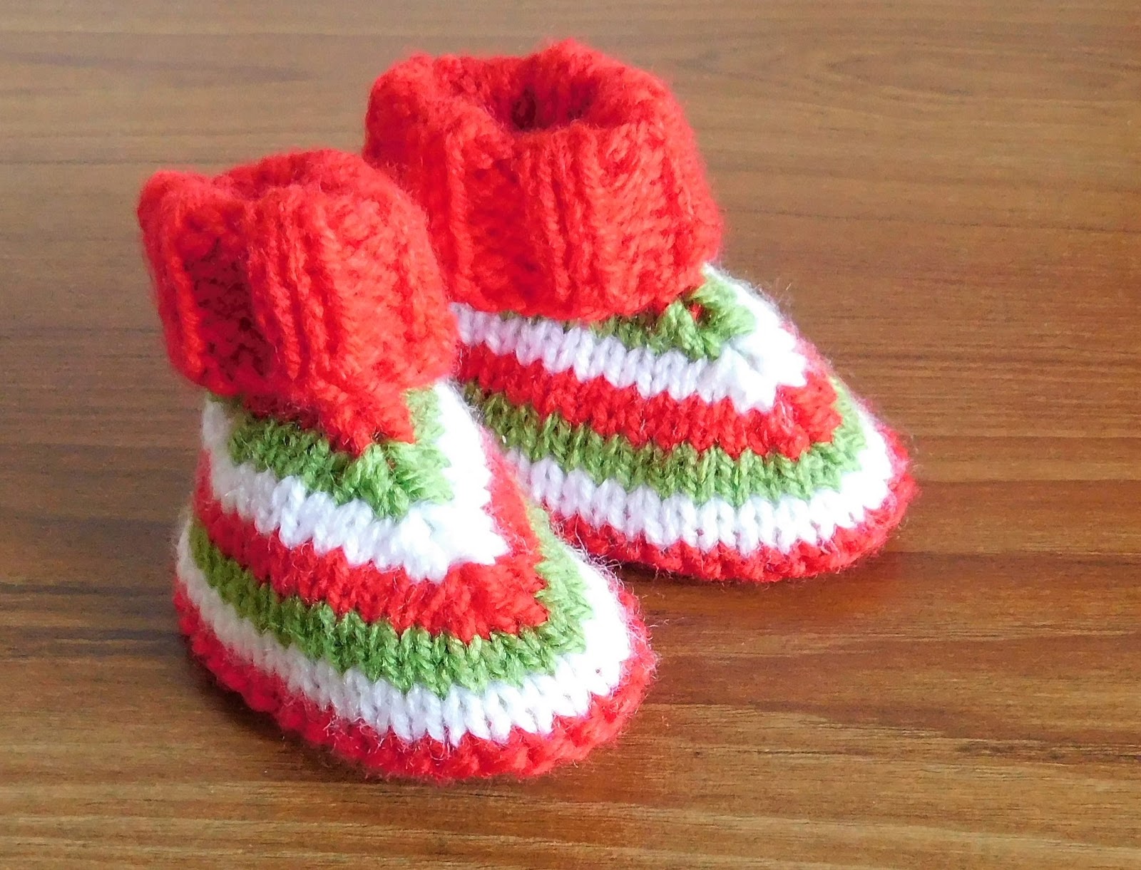 Marianna's Lazy Daisy Days Christmas Baby Hug Boots