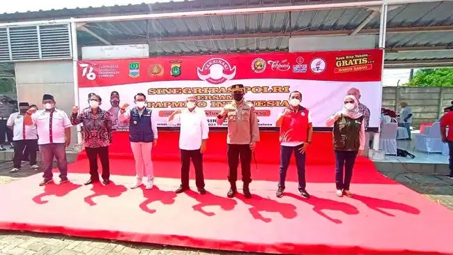 Vaksinasi Merah Putih Polres Bekasi dan Paguyuban Pedagang Mie dan Bakso (PAPMISO) Indonesia Menyasar 1000 Warga Vaksinasi Merah Putih Polres Bekasi dan Paguyuban Pedagang Mie dan Bakso (PAPMISO) Indonesia Menyasar 1000 Warga