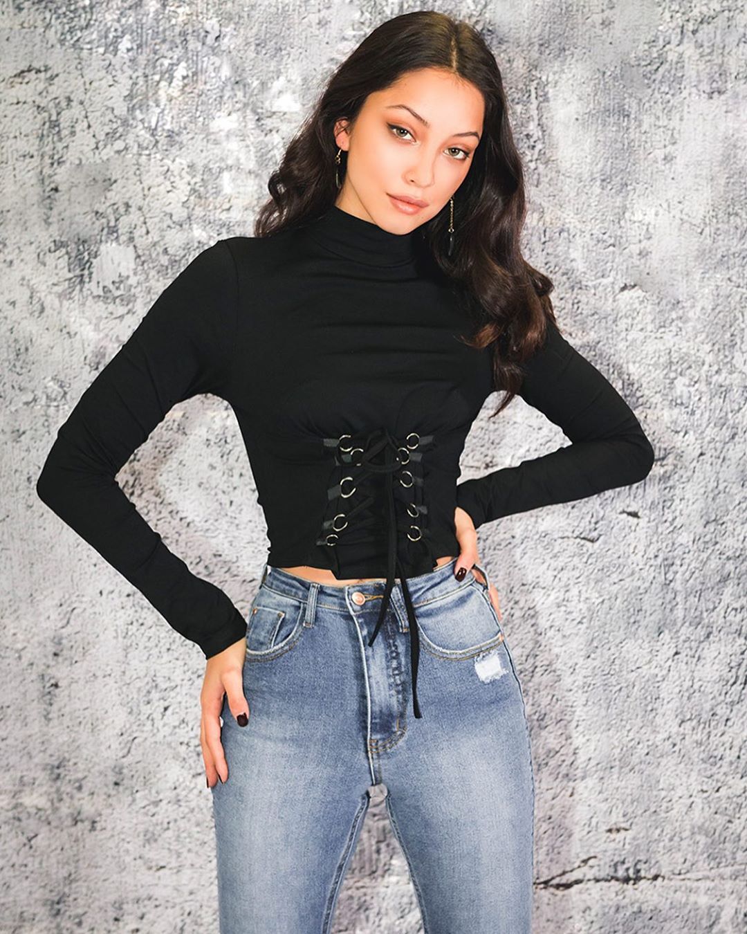 Whatsapp female users number