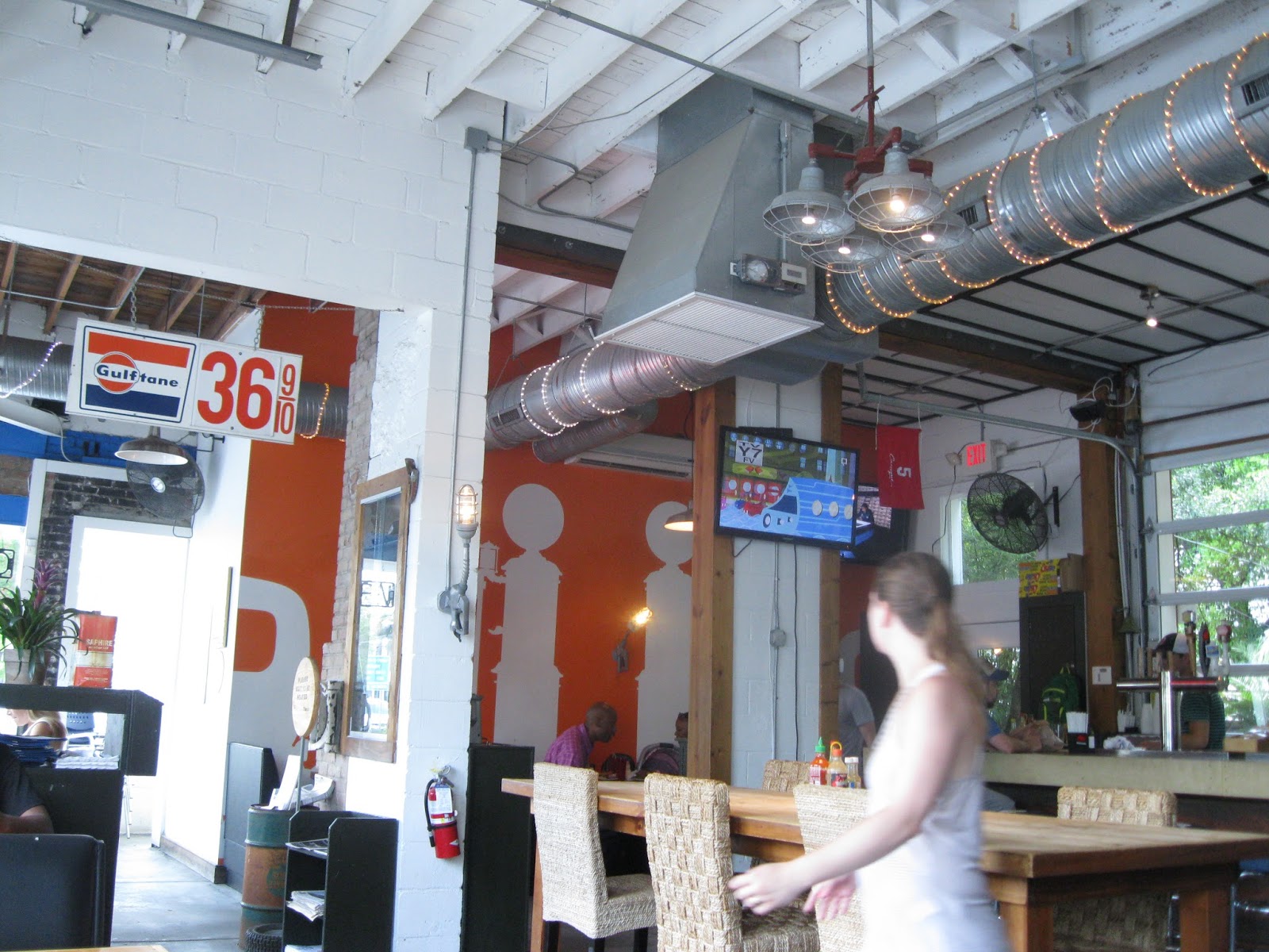 "Diners, Driveins, and Dives" Adventures Triple D in the Low Country