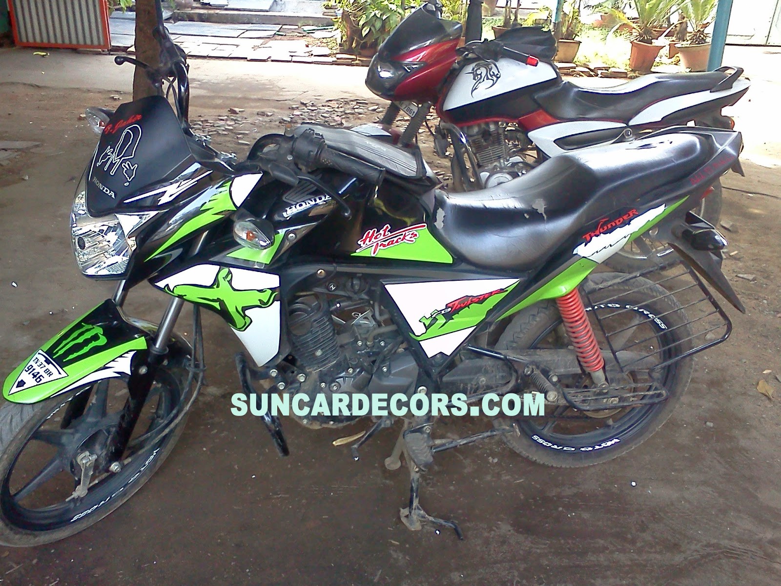 Sun Car DecorsCars Stickering in Coimbatore, Bike Stickering in