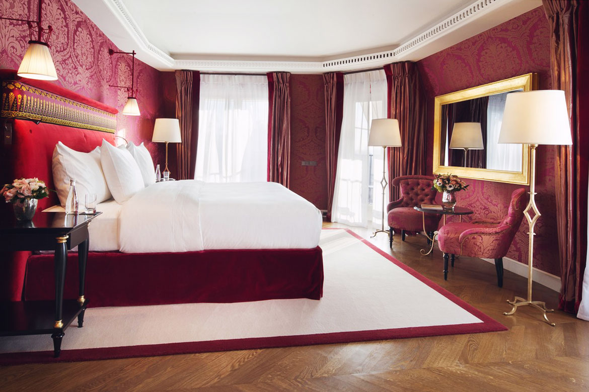 Travel Guide | Places: La Réserve Hotel, Paris