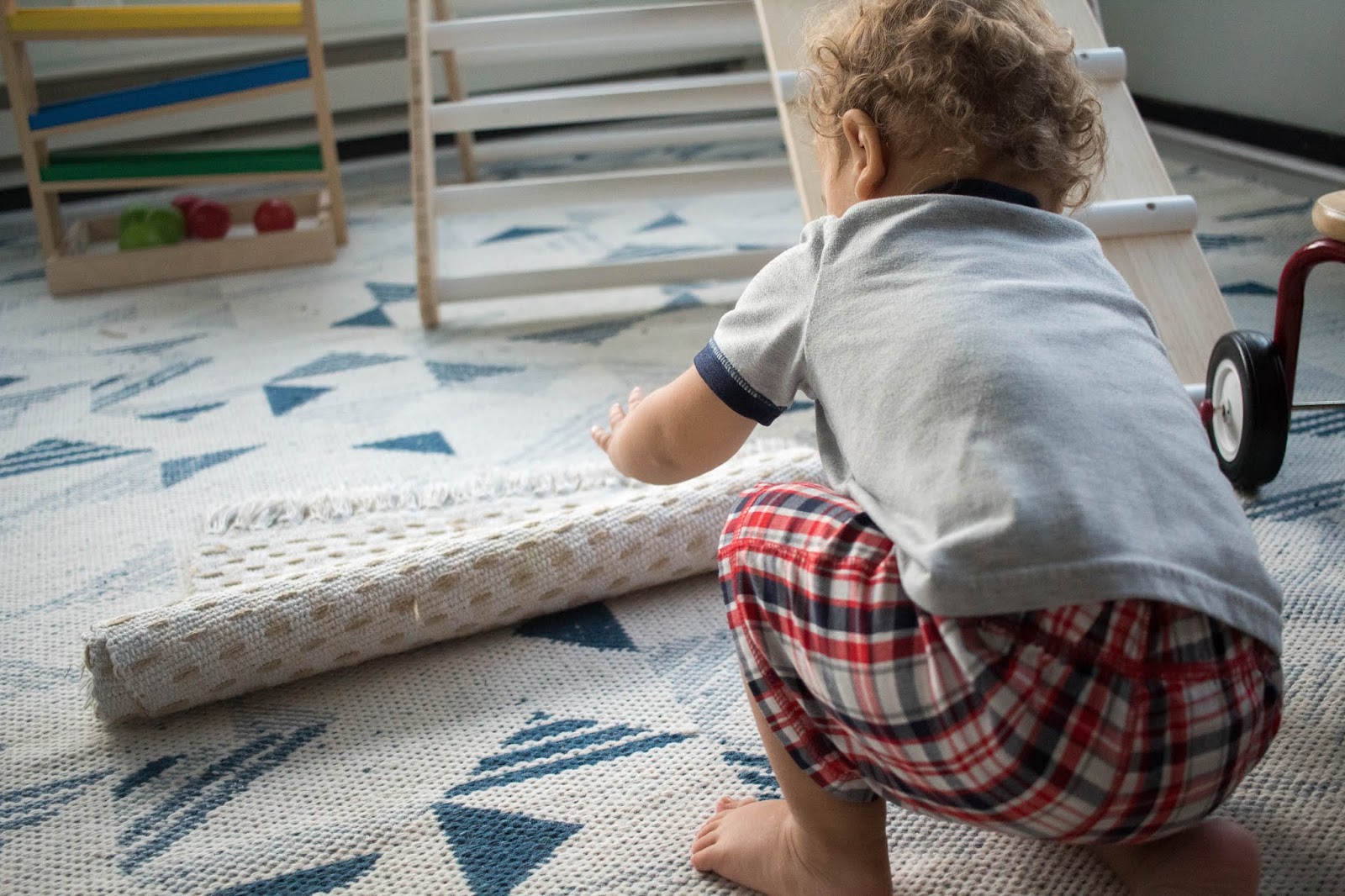 Less Mess Playtime with a Montessori Work Mat ⋆ Exploring Domesticity