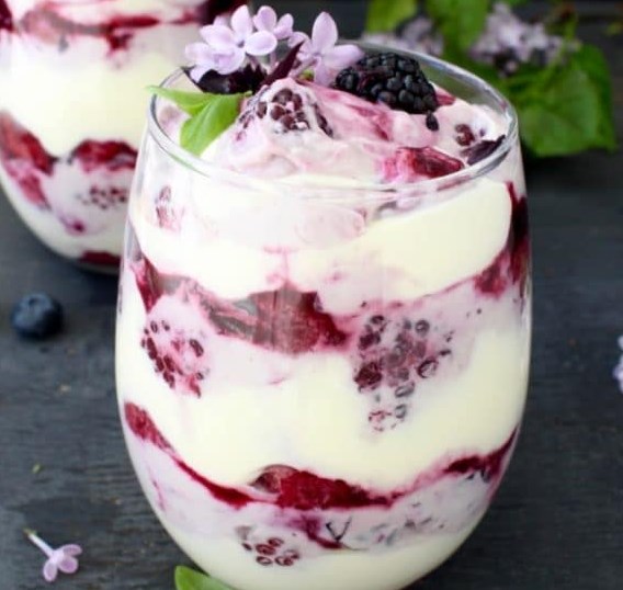 Berry Tiramisu Trifle Recipe #desserts #creamcheese