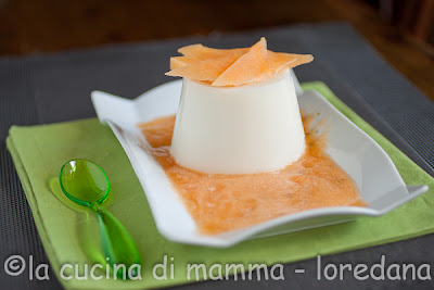 bavarese al latte di cocco e vaniglia su coulis di melone e menta