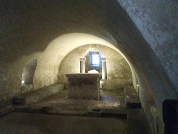 Imagen de la cripta de la Catedral de Oviedo
