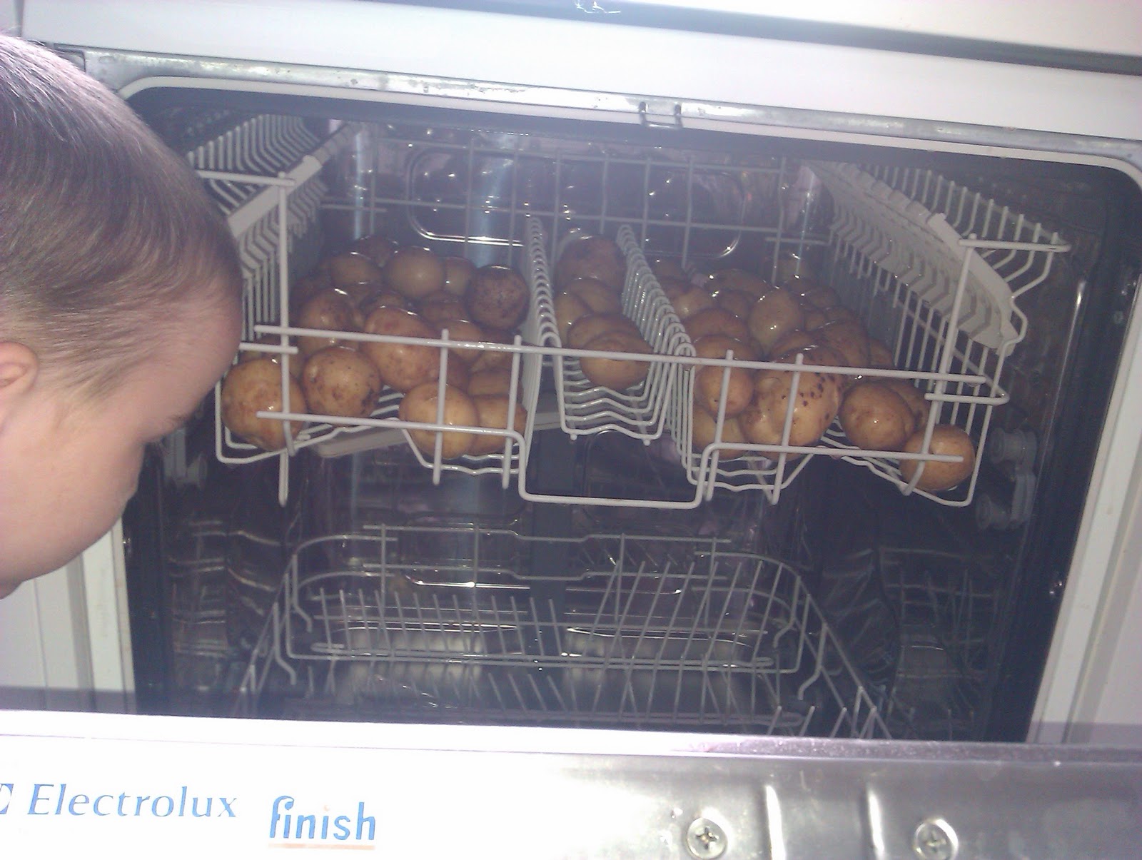 smallthingsbynona washing potatoes in the dishwasher??!!
