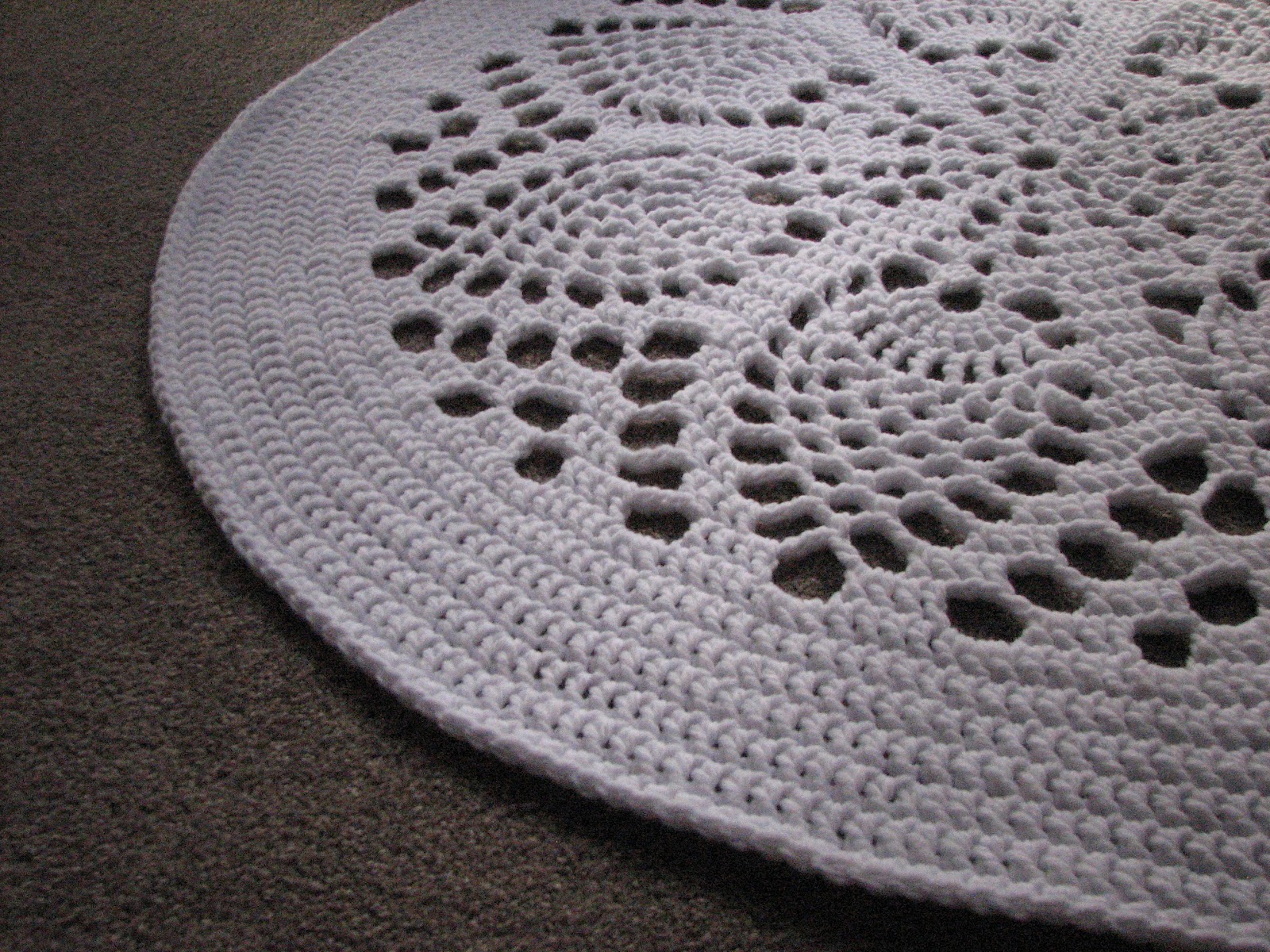 Plain Jane Creations: Chunky crochet doiley mat